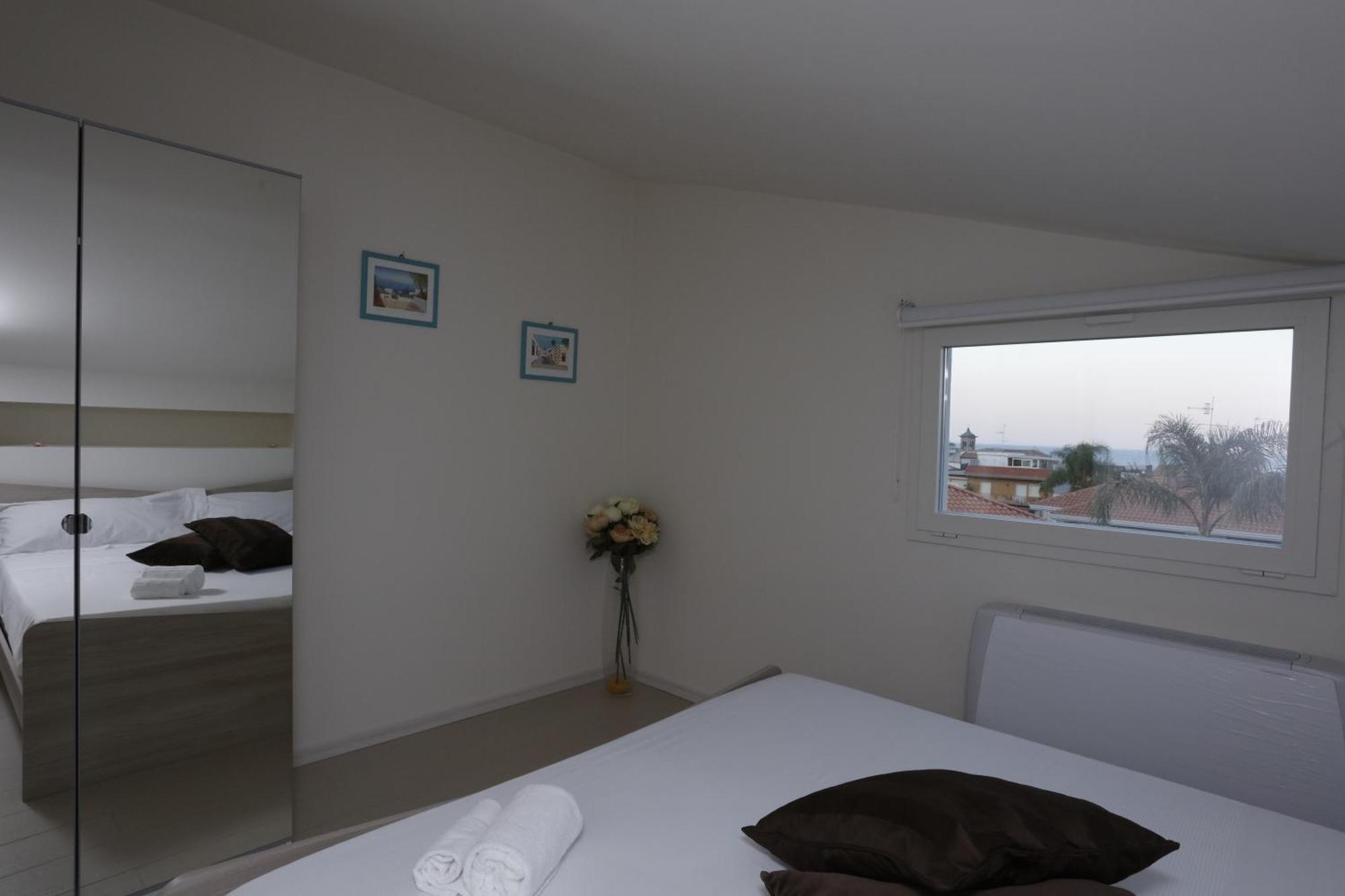 Path House - Etna & Sea View Aparthotel Riposto Phòng bức ảnh